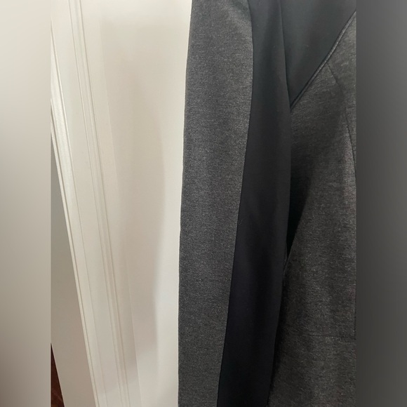 Gorgeous two tone jacket - Picture 4 of 6